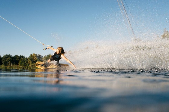 Person auf einem Wakeboard | Ausflugsort NRW
