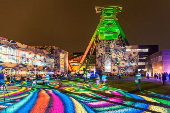 Bunt beleuchtete Zeche Zollverein | WestLotto Ausflugstipps