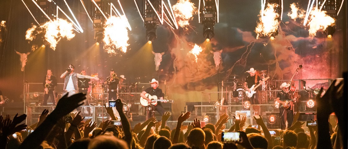 Band The BossHoss auf der Bühne | Wunscherfüller-Aktion